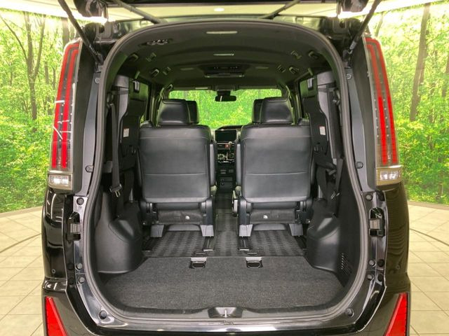 普段のお買い物や通勤、送迎等に十分な荷室スペースを確保しております。セカンドシートを倒すと、大きな荷物の積載も可能です♪