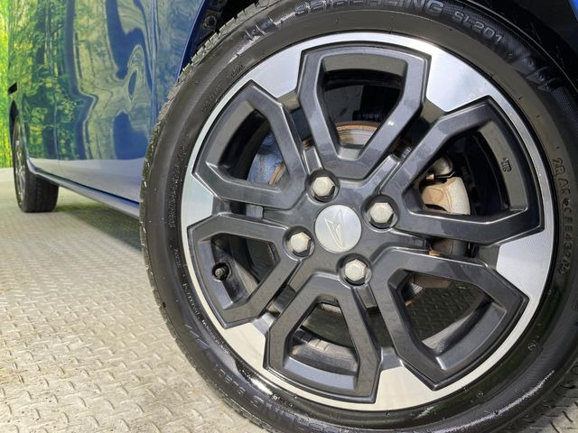 �y����15�C���`�A���~�z�C�[���z�O�ςɃ}�b�`���������A���~�z�C�[���𑕒����Ă���܂��B�e��ЊO�A���~�z�C�[����A�X�^�b�h���X�^�C�����戵�����Ă���܂��B���񂲑��k����������