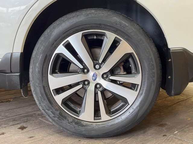 �y�O���[�h��p����18�C���`�A���~�z�C�[���z�f�U�C�����̍��������A���~�z�C�[���𑕒����Ă���܂��B�e��ЊO�A���~�z�C�[����A�X�^�b�h���X�^�C�����戵�����Ă���܂��B���񂲑��k����������