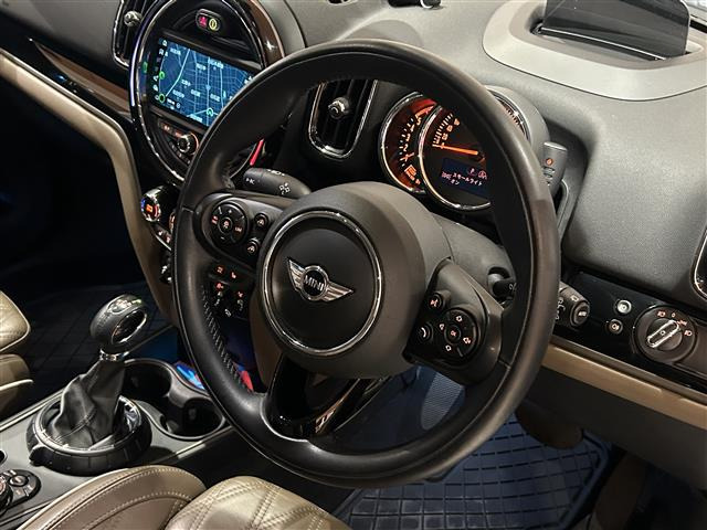 ミニクロスオーバークーパー SD オール4 4WD