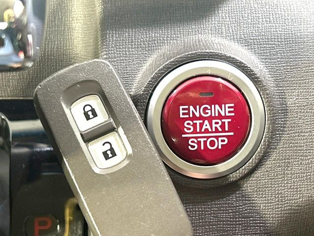 �yHonda�X�}�[�g�L�[�z�J�o����|�P�b�g�ɓ��ꂽ�܂܂ł��h�A�̎{���E�������\�ȃX�}�[�g�L�[�𑕔��B�G���W���̃I���E�I�t�����J�M�����o���K�v����������Ƃ��Ă��֗��ł���