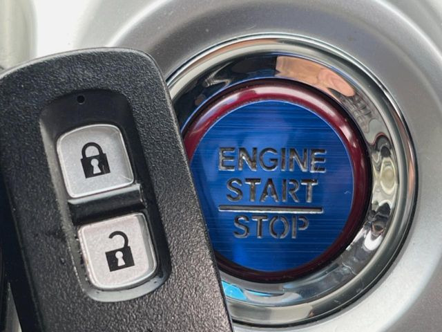 �yHonda�X�}�[�g�L�[�z�J�o����|�P�b�g�ɓ��ꂽ�܂܂ł��h�A�̎{���E�������\�ȃX�}�[�g�L�[�𑕔��B�G���W���̃I���E�I�t�����J�M�����o���K�v����������Ƃ��Ă��֗��ł���