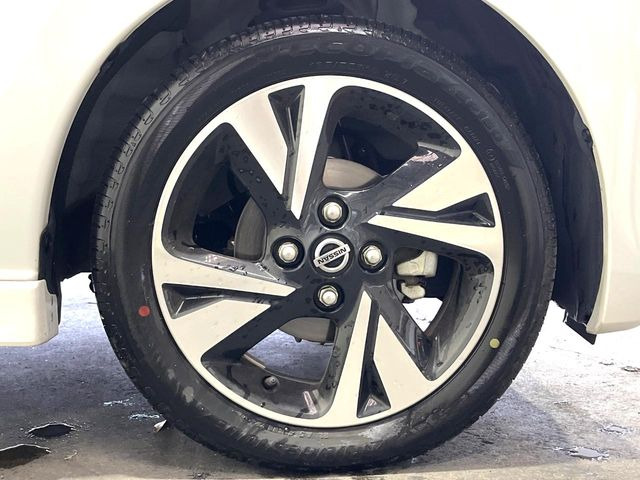 �y�����A���~�z�C�[���z�O�ςɃ}�b�`���������A���~�z�C�[���𑕒����Ă���܂��B�e��ЊO�A���~�z�C�[����A�X�^�b�h���X�^�C�����戵�����Ă���܂��B���񂲑��k����������