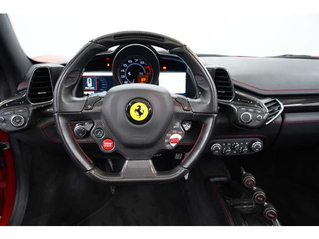 ���s������18,000km�ƒᑖ�s�ŁA����܂��܂����l�����܂�\�����߂�458�X�p�C�_�[�B���R�z�C�t�F���[���̖��͂𑶕��ɖ��킦��A���ɂ������߂̈��ł��B