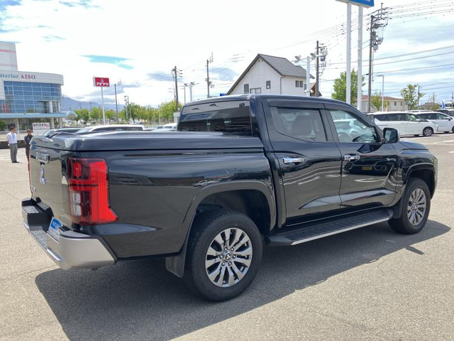 トライトン2.4 GLS ディーゼル 4WD