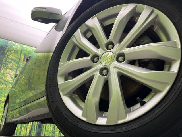 �y����16�C���`�A���~�z�C�[���z�O�ςɃ}�b�`���������A���~�z�C�[���𑕒����Ă���܂��B�e��ЊO�A���~�z�C�[����A�X�^�b�h���X�^�C�����戵�����Ă���܂��B���񂲑��k����������