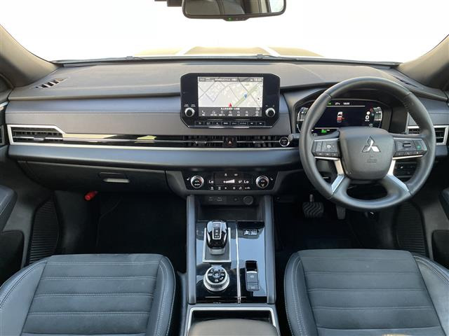 アウトランダーPHEV2.4 ブラック エディション 4WD