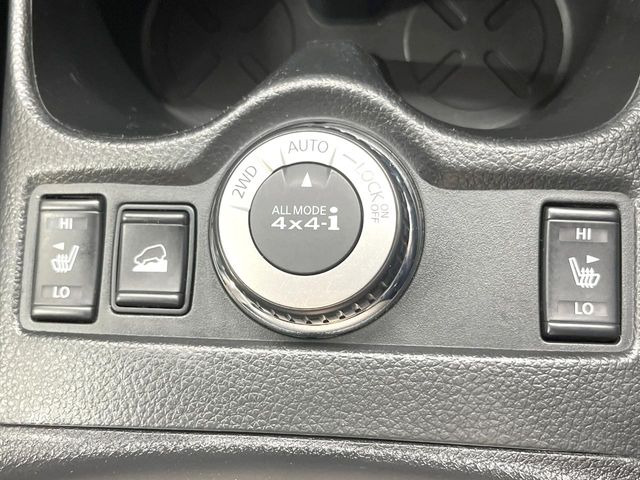 �y�I�[�����[�h4&times;4�z2WD/4WD���[�h����y�ɐ؂�ւ��\�B�R��d����2WD�A�X�^�b�N���ɖ𗧂�LOCK�AAUTO���[�h�ł�4WD�̔z���������Œ������A�H�ʏ󋵂��킸���肵��������T�|�[�g�B