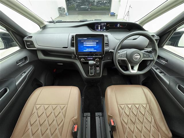 セレナ2.0 ハイウェイスターV 4WD