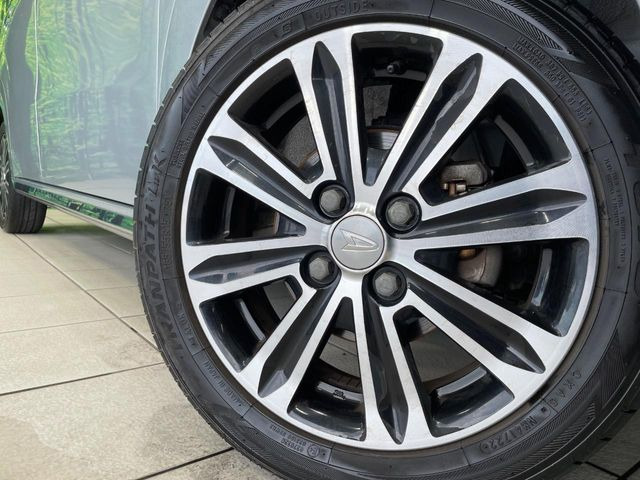 �y����15�C���`�A���~�z�C�[���z�O�ςɃ}�b�`���������A���~�z�C�[���𑕒����Ă���܂��B�e��ЊO�A���~�z�C�[����A�X�^�b�h���X�^�C�����戵�����Ă���܂��B���񂲑��k����������