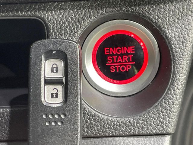 �yHonda�X�}�[�g�L�[�z�J�o����|�P�b�g�ɓ��ꂽ�܂܂ł��h�A�̎{���E�������\�ȃX�}�[�g�L�[�𑕔��B�G���W���̃I���E�I�t�����J�M�����o���K�v����������Ƃ��Ă��֗��ł���