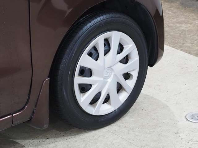 タイヤのホイールの細かいところまでキレイいにしてからお渡しします!