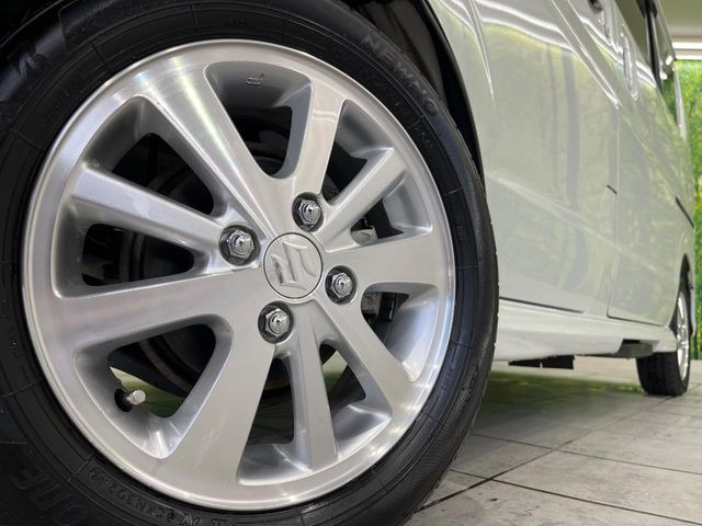 �y����14�C���`�A���~�z�C�[���z�O�ςɃ}�b�`���������A���~�z�C�[���𑕒����Ă���܂��B�e��ЊO�A���~�z�C�[����A�X�^�b�h���X�^�C�����戵�����Ă���܂��B���񂲑��k����������