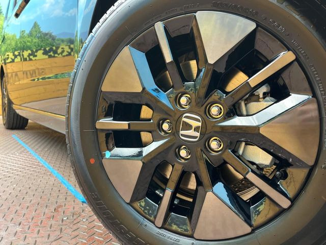 �y����16�C���`�A���~�z�C�[���z�O�ςɃ}�b�`���������A���~�z�C�[���𑕒����Ă���܂��B�e��ЊO�A���~�z�C�[����A�X�^�b�h���X�^�C�����戵�����Ă���܂��B���񂲑��k����������