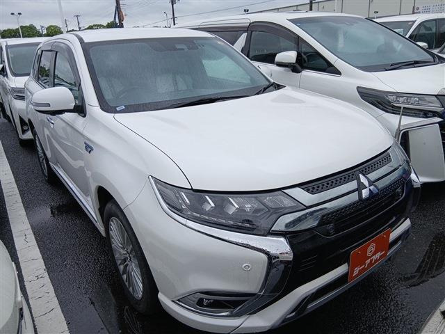 アウトランダーPHEV2.4 G プラスパッケージ 4WD
