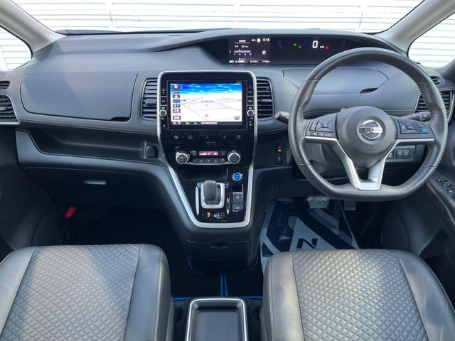 セレナ1.2 e-POWER ハイウェイスターV