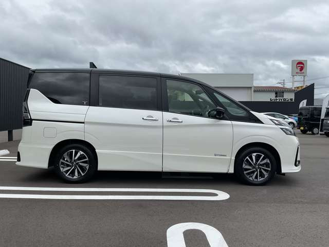 セレナ1.2 e-POWER ハイウェイスターV
