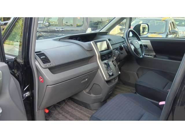 ヴォクシー2.0 ZS 煌II 4WD