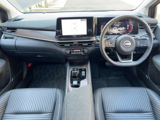 ノートオーラ1.2 G FOUR レザーエディション 4WD