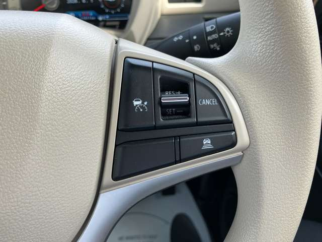クルーズコントロールが付いています、前の車を追従しますので高速道路で楽々です♪