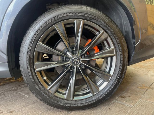 �y����20�C���`�A���~�z�C�[���z�O�ςɃ}�b�`���������A���~�z�C�[���𑕒����Ă���܂��B�e��ЊO�A���~�z�C�[����A�X�^�b�h���X�^�C�����戵�����Ă���܂��B���񂲑��k����������