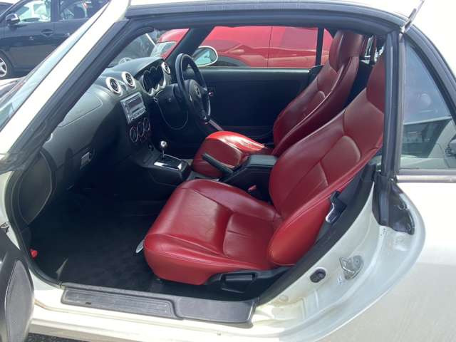 ���X�͔N�����x�ƂȂ��Ă���܂��B�c�Ǝ��Ԃ�10:00�`19:00�ł��B