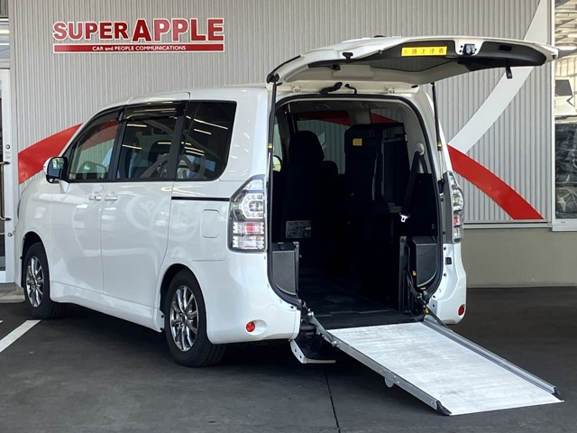 ヴォクシー2.0 X Lエディション ウェルキャブ スロープタイプI 車いす1脚仕様 4WD