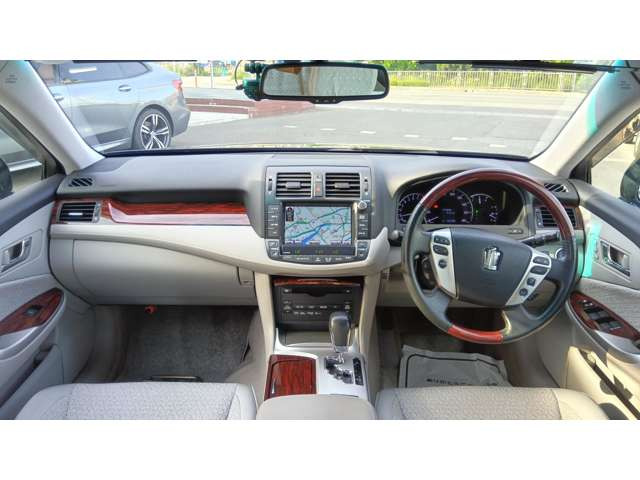 クラウン3.0 ロイヤルサルーン i-Four Uパッケージ 4WD