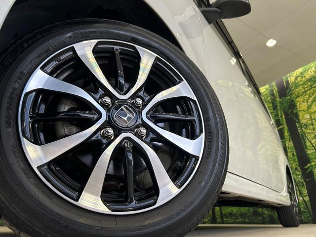 �y����14�C���`�A���~�z�C�[���z�O�ςɃ}�b�`���������A���~�z�C�[���𑕒����Ă���܂��B�e��ЊO�A���~�z�C�[����A�X�^�b�h���X�^�C�����戵�����Ă���܂��B���񂲑��k����������