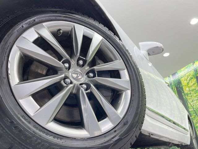 �y����18�C���`�A���~�z�C�[���z�O�ςɃ}�b�`���������A���~�z�C�[���𑕒����Ă���܂��B�e��ЊO�A���~�z�C�[����A�X�^�b�h���X�^�C�����戵�����Ă���܂��B���񂲑��k����������