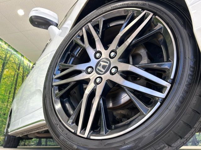 �y����OP18�C���`�A���~�z�C�[���z�O�ςɃ}�b�`���������A���~�z�C�[���𑕒����Ă���܂��B�e��ЊO�A���~�z�C�[����A�X�^�b�h���X�^�C�����戵�����Ă���܂��B���񂲑��k����������