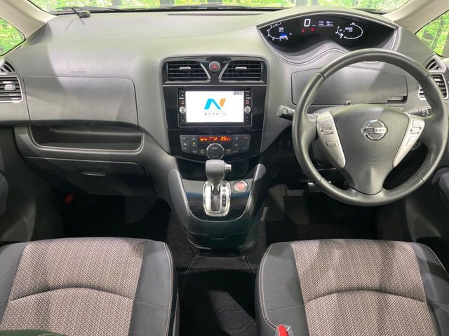 セレナ2.0 ハイウェイスター Vセレクション+Safety 4WD
