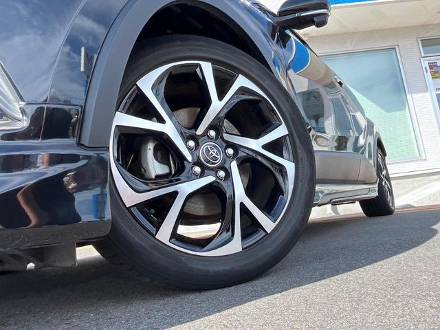�y����18�C���`�A���~�z�C�[���z�O�ςɃ}�b�`���������A���~�z�C�[���𑕒����Ă���܂��B�e��ЊO�A���~�z�C�[����A�X�^�b�h���X�^�C�����戵�����Ă���܂��B���񂲑��k����������