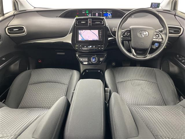 プリウス1.8 S セーフティ プラス ツートーン E-Four 4WD