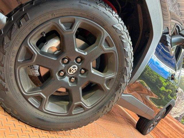 �y����18�C���`�A���~�z�C�[���z�O�ςɃ}�b�`���������A���~�z�C�[���𑕒����Ă���܂��B�e��ЊO�A���~�z�C�[����A�X�^�b�h���X�^�C�����戵�����Ă���܂��B���񂲑��k����������