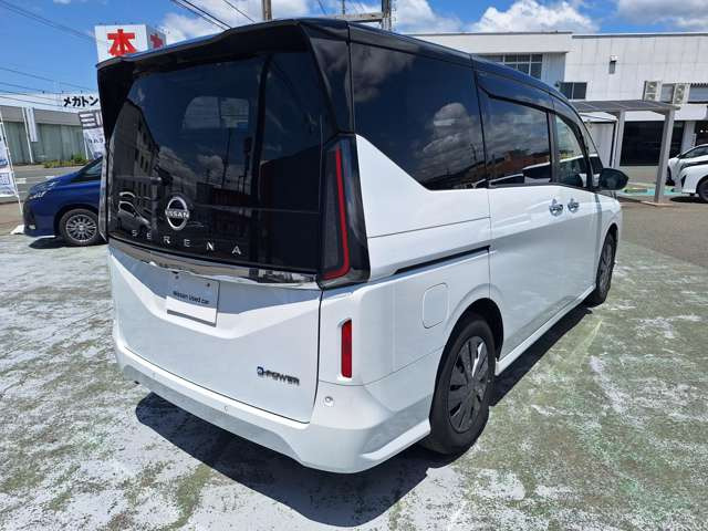 セレナ1.4 e-POWER XV