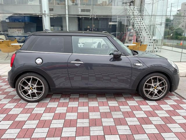 �����[�����͓d�b�ł̂��₢���킹�����ł��劽�}�ł��B�����E��Ԃ̊m�F�⃁���e�i���X�ɂ��ĂȂǁA���C�y�ɂ��₢���킹���������B