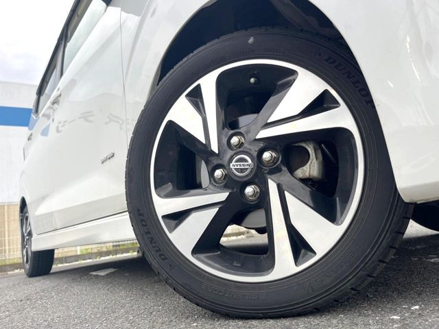 �y����15�C���`�A���~�z�C�[���z�O�ςɃ}�b�`���������A���~�z�C�[���𑕒����Ă���܂��B�e��ЊO�A���~�z�C�[����A�X�^�b�h���X�^�C�����戵�����Ă���܂��B���񂲑��k����������