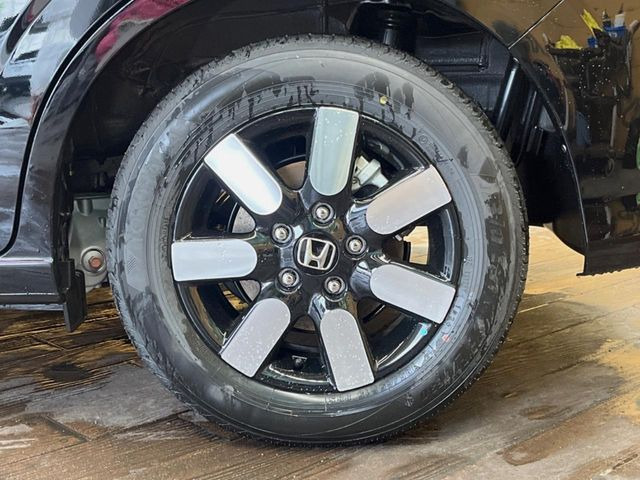 �y����15�C���`�A���~�z�C�[���z�O�ςɃ}�b�`���������A���~�z�C�[���𑕒����Ă���܂��B�e��ЊO�A���~�z�C�[����A�X�^�b�h���X�^�C�����戵�����Ă���܂��B���񂲑��k����������
