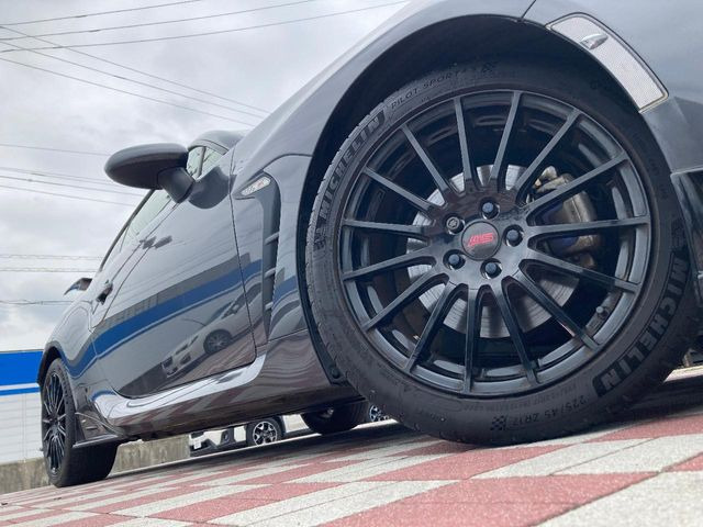 �ySTI17�C���`�A���~�z�C�[���z�����I�v�V�����z�C�[���𑕒��B���s���\�̌���ɉ����A�O�ς����X�^�C���b�V���ɂȂ��Ă��܂��B