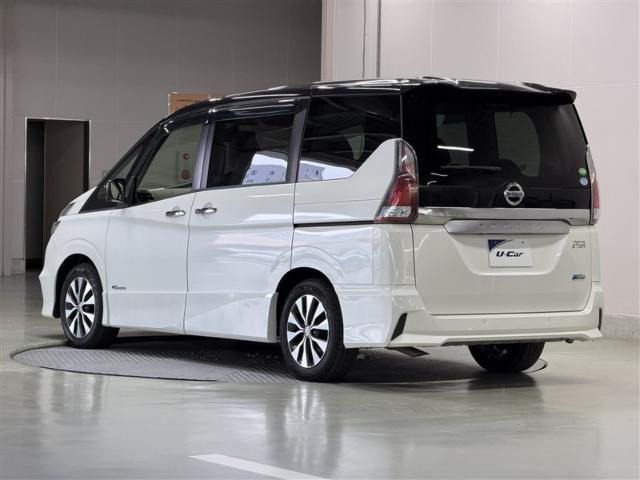 セレナ2.0 ハイウェイスター S-HYBRID