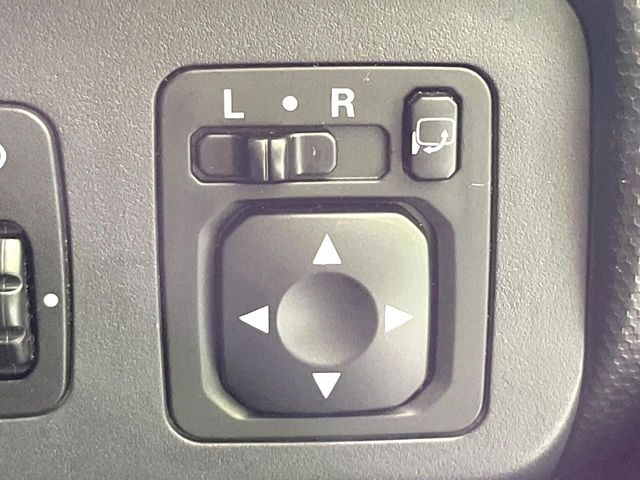 �y�d���i�[�~���[�z�T�C�h�~���[�͓d���i�[���ƂȂ��Ă���A�������ԏ�ł��L�Y�������X�N��}�����܂��B