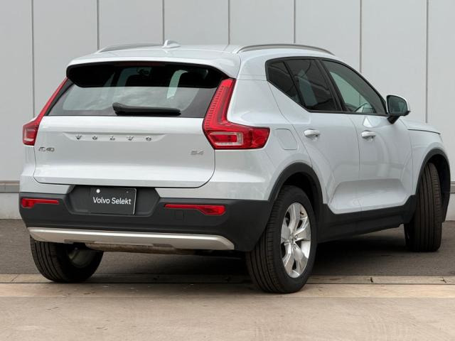 XC40B4 モメンタム