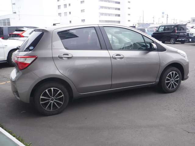 ヴィッツ1.3 F 4WD