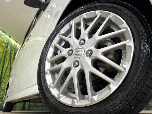 �y����15�C���`�A���~�z�C�[���z�O�ςɃ}�b�`���������A���~�z�C�[���𑕒����Ă���܂��B�e��ЊO�A���~�z�C�[����A�X�^�b�h���X�^�C�����戵�����Ă���܂��B���񂲑��k����������