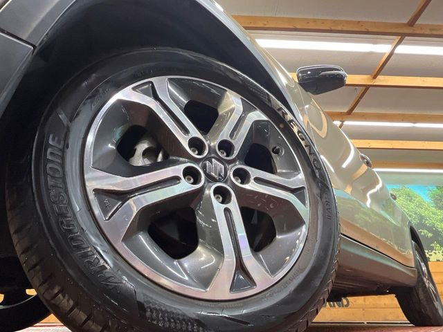 �y����17�C���`�A���~�z�C�[���z�O�ςɃ}�b�`���������A���~�z�C�[���𑕒����Ă���܂��B�e��ЊO�A���~�z�C�[����A�X�^�b�h���X�^�C�����戵�����Ă���܂��B���񂲑��k����������