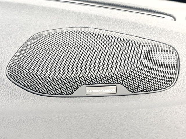 ��harman/kardon�T�E���h�V�X�e��:�I�[�f�B�I��僁�[�J�[����|����v���~�A���X�s�[�J�[�𑕔��B�����̃X�s�[�J�[����A���̗������܂ŕ����鍂�i���ȉ��y�����y���݂��������܂��B