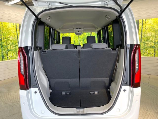 普段のお買い物や通勤、送迎等に十分な荷室スペースを確保しております。セカンドシートを倒すと、大きな荷物の積載も可能です♪