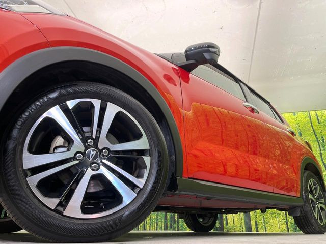 �y�A���~�z�C�[���z�O�ςɃ}�b�`�����A���~�z�C�[���𑕒����Ă���܂��B�e��A���~�z�C�[����A�X�^�b�h���X�^�C�����戵�����Ă���܂��B���񂲑��k����������