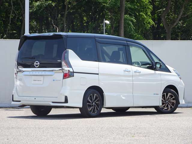 セレナ1.2 e-POWER ハイウェイスターV アーバンクロム